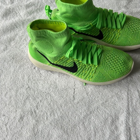 Bright color ankle sock like Nike shoes. Size 6 perfect for running, hiking - Picture 3 of 4